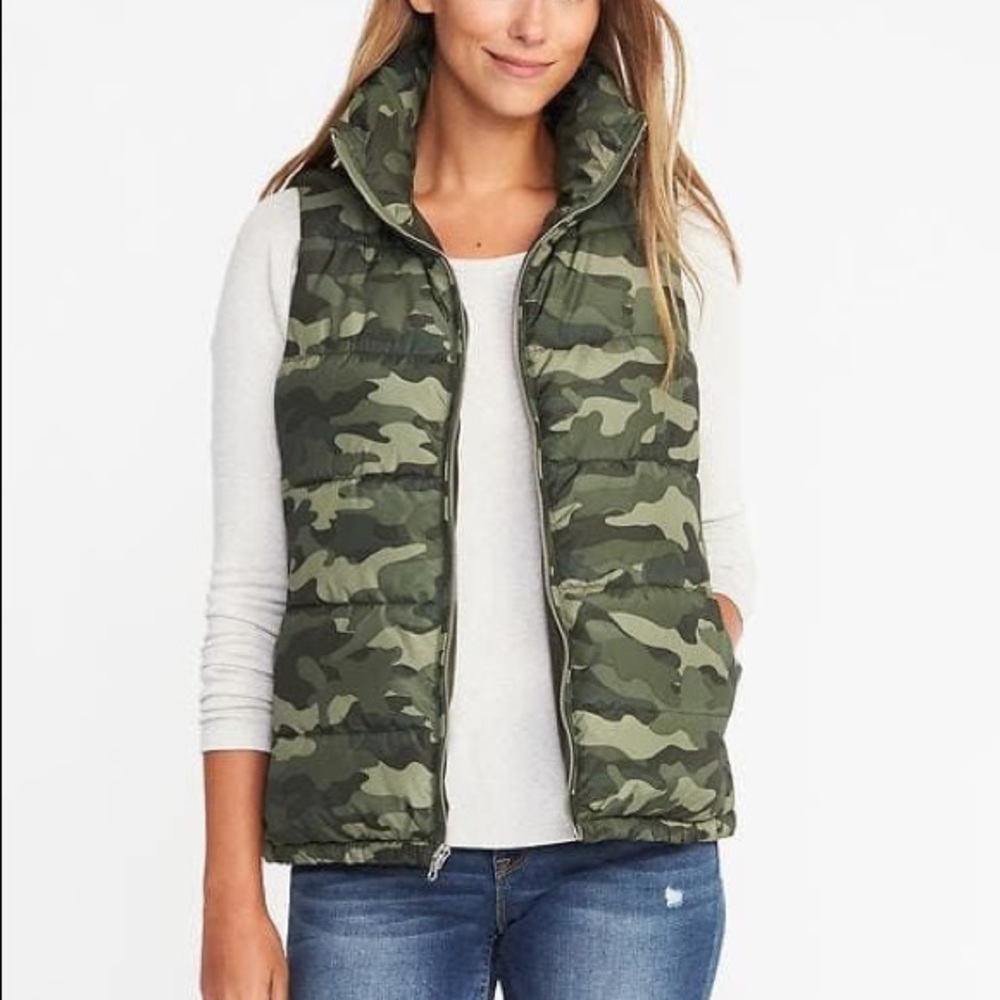 NWOT Old Navy Fleece-lined Camouflage Vest- Small